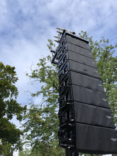 Sonorisation professionnelle d’une course pédestre en extérieur avec enceintes longue portée à Annecy en Haute Savoie