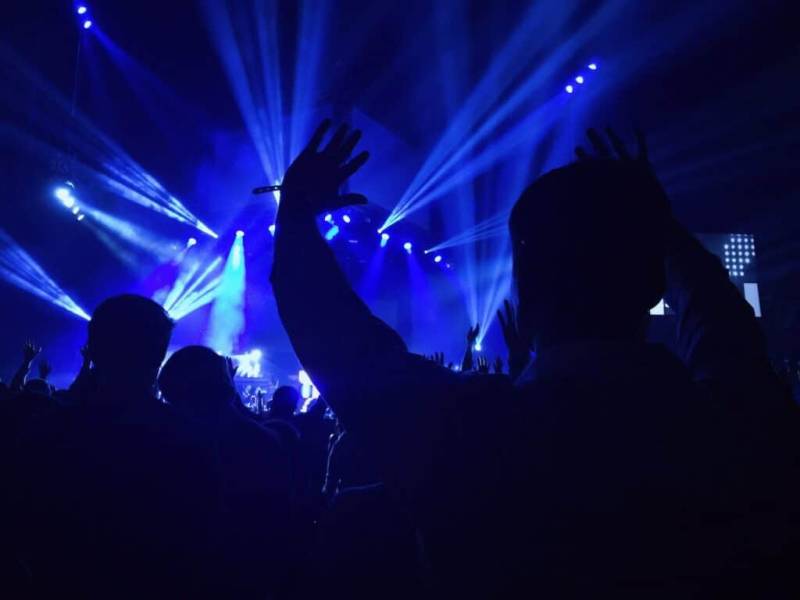 Technologie derrière le spectacle : Comment un équipement de pointe amplifie l’expérience du rock