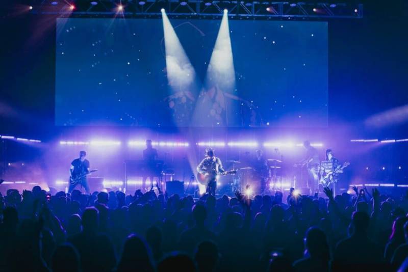 Technologie derrière le spectacle : Comment un équipement de pointe amplifie l’expérience du rock